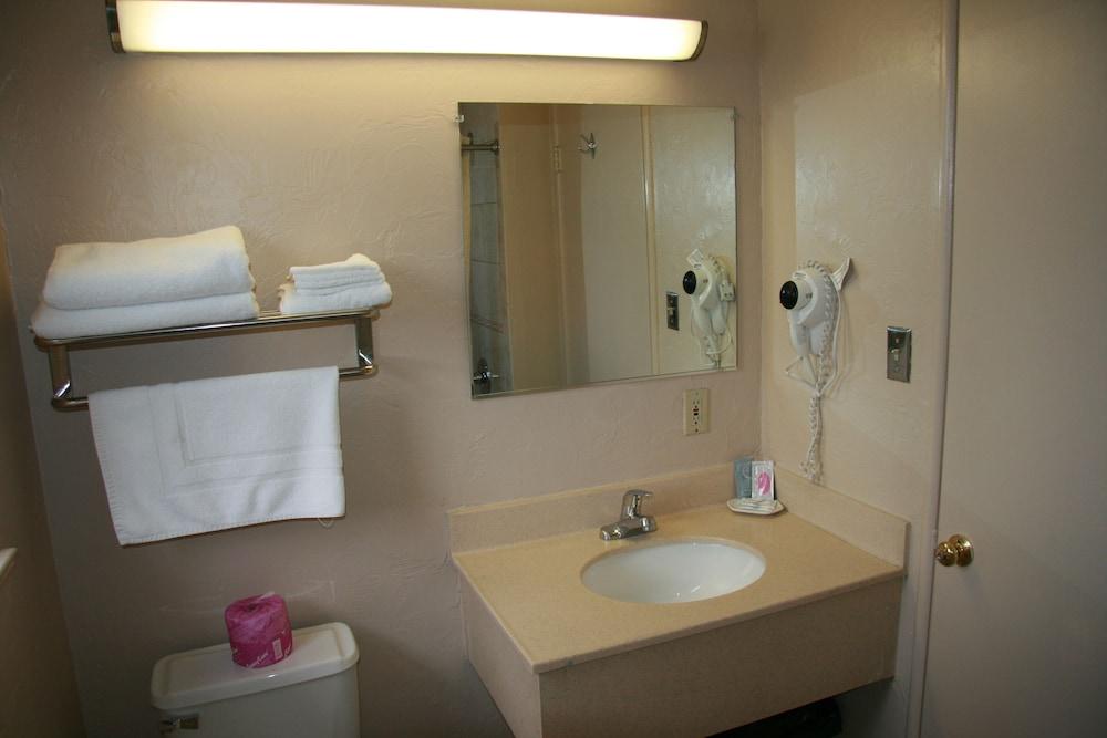 Civic Center Lodge photo 17