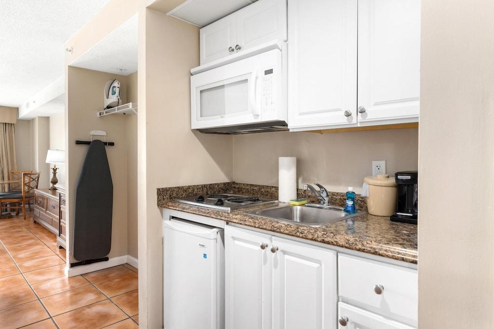 Tidelands Caribbean Hotel and Suites photo 22