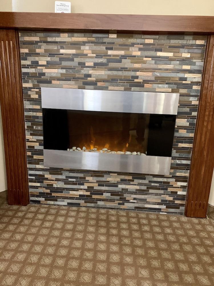 Quality Inn & Suites Hendersonville - Flat Rock photo 23