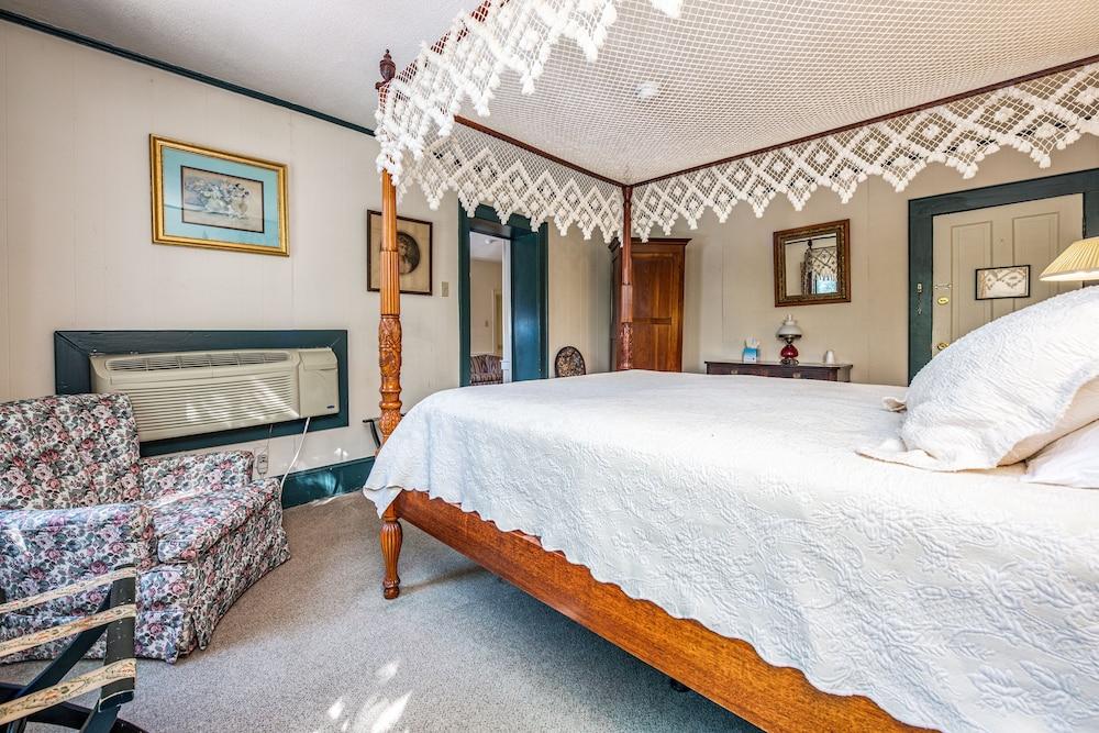 Wayside Inn photo 60