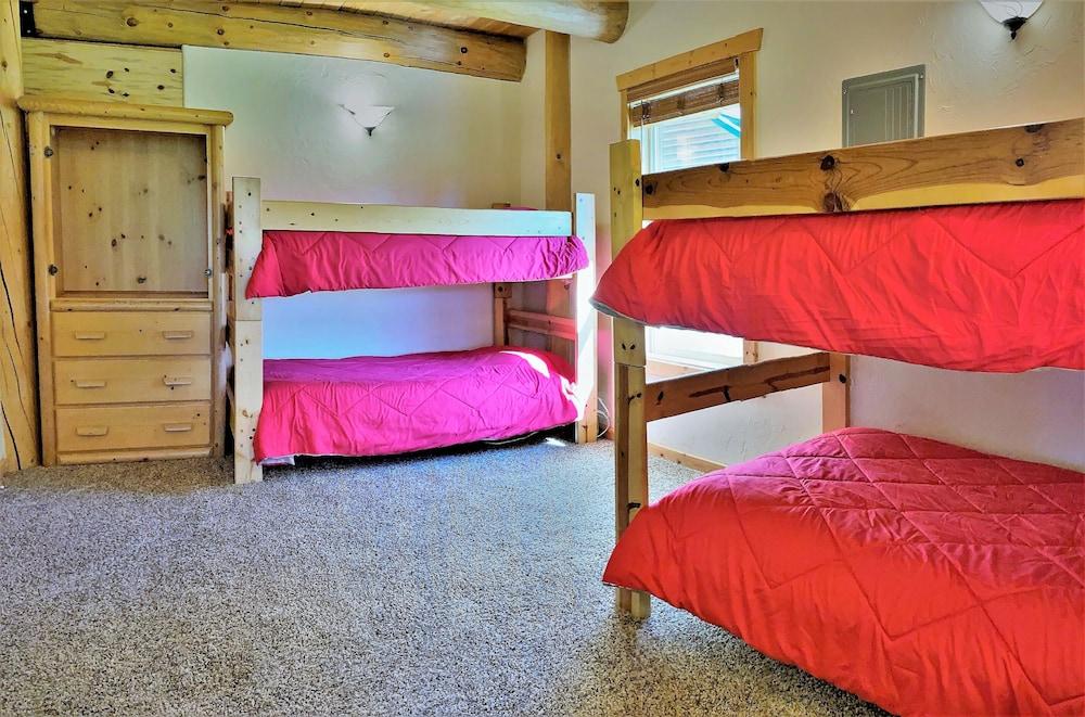 The Hideaway Hostel near Yellowstone photo 24