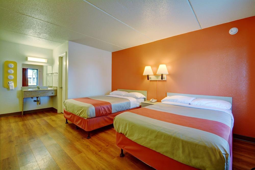 Motel 6 Chicopee, MA - Springfield photo 15