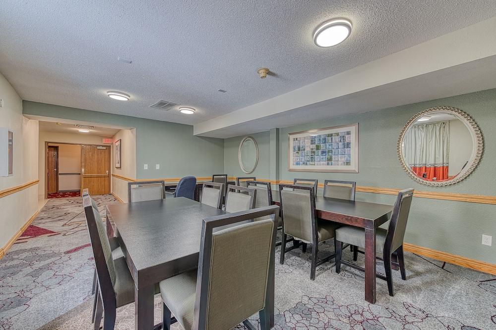 American Inn and Suites Dundee photo 9
