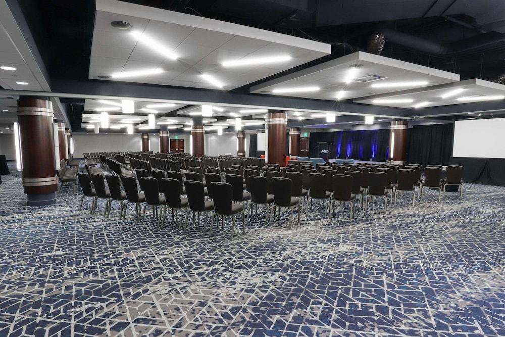 Radisson Plaza Hotel at Kalamazoo Center photo 73