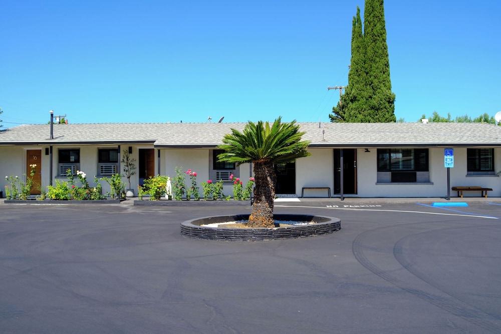 Adobe inn photo 33