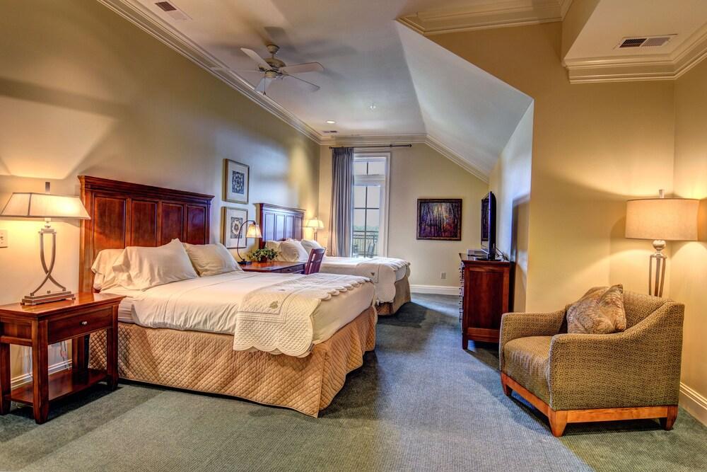 The Village at RiverLanding photo 32