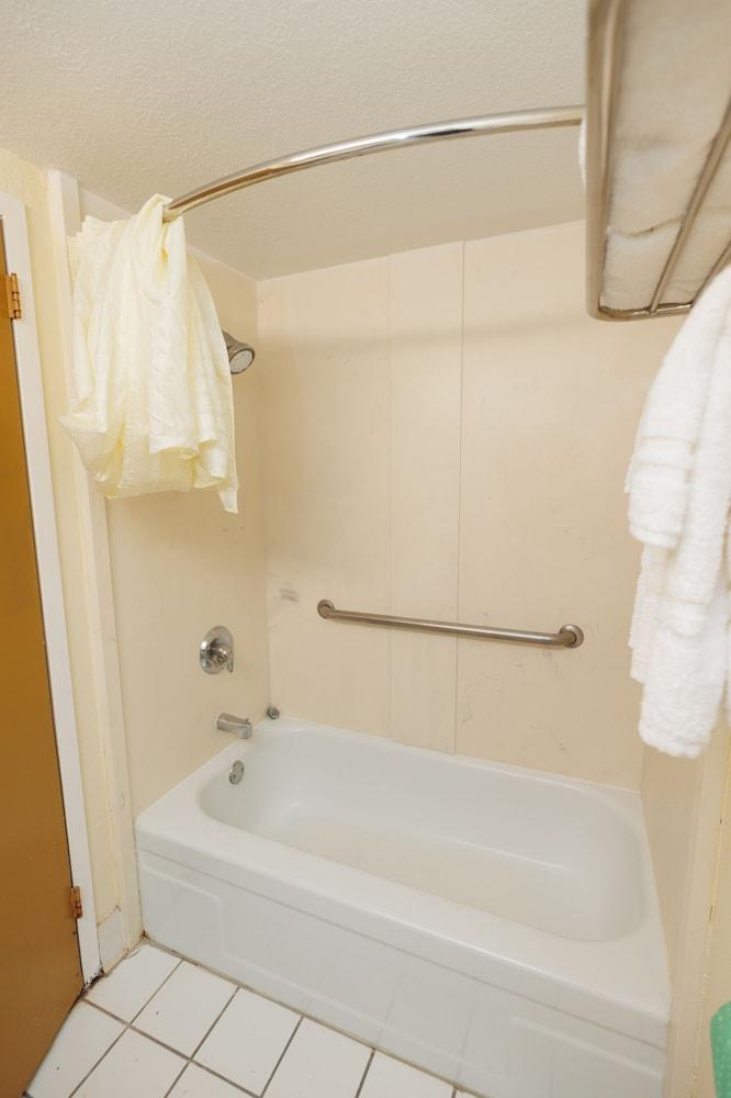 Garnet Inn & Suites, Orlando photo 100