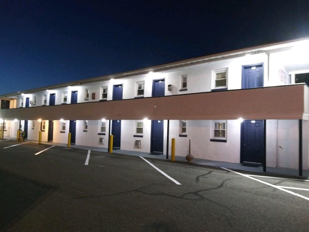 Budget Inn Motel Suites photo 14