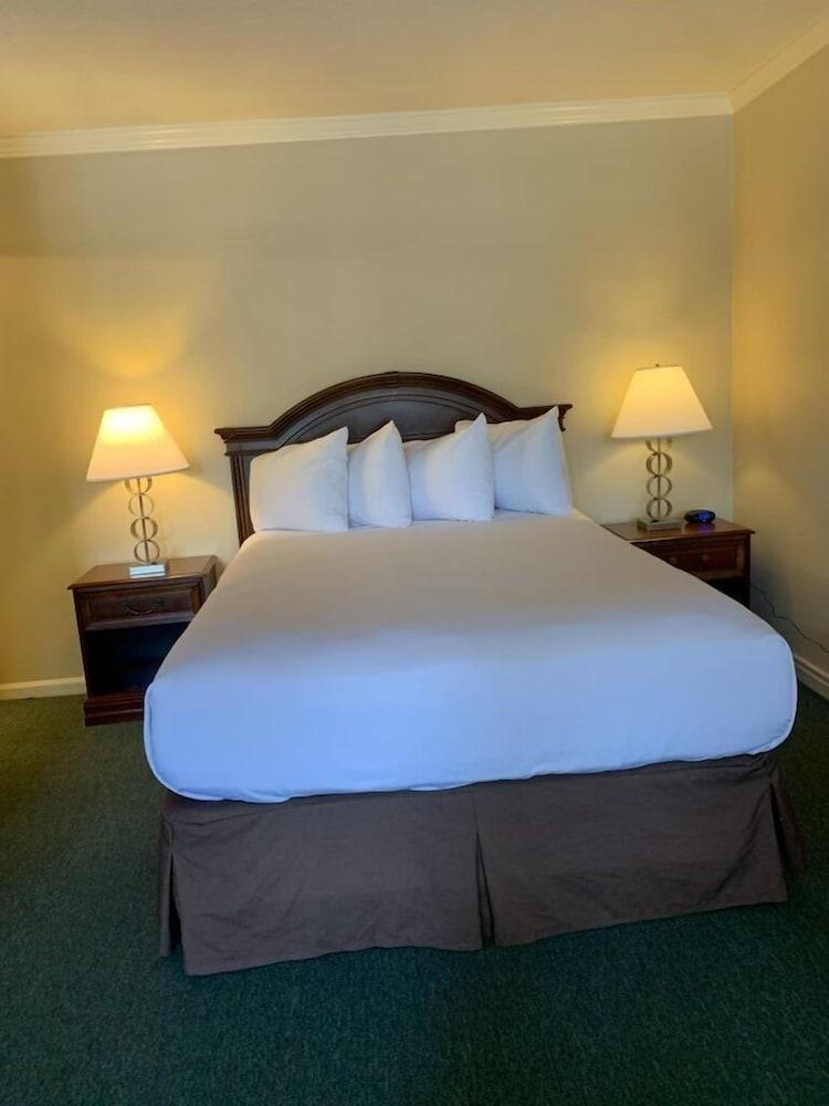 Civic Center Motor Inn photo 16