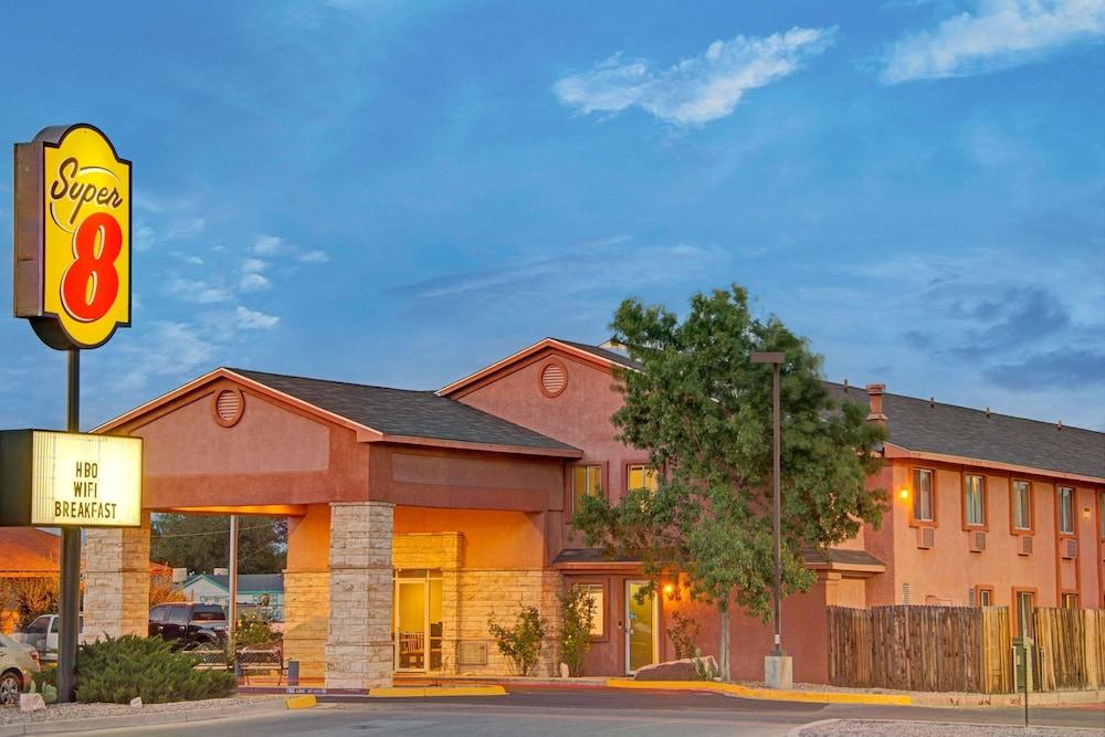 Super 8 by Wyndham Belen NM photo 7