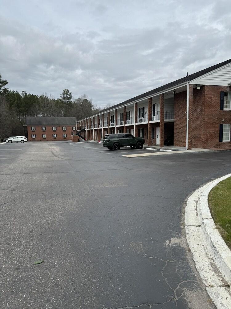 Colony Inn photo 18