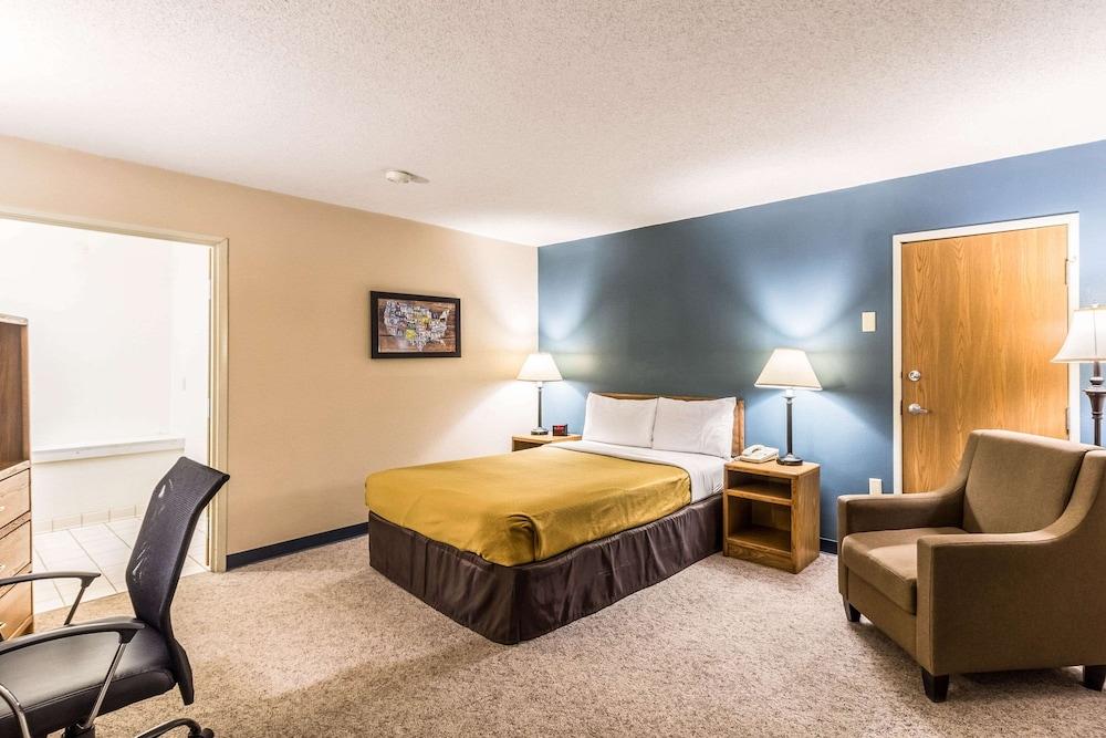 Econo Lodge Valley City photo 8