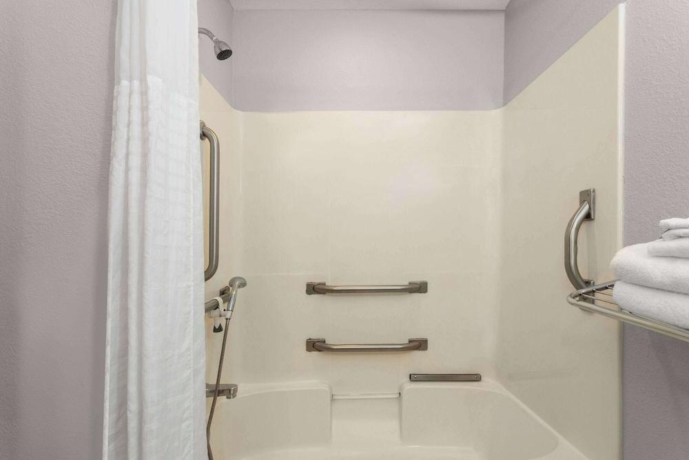 Microtel Inn & Suites by Wyndham Panama City photo 36