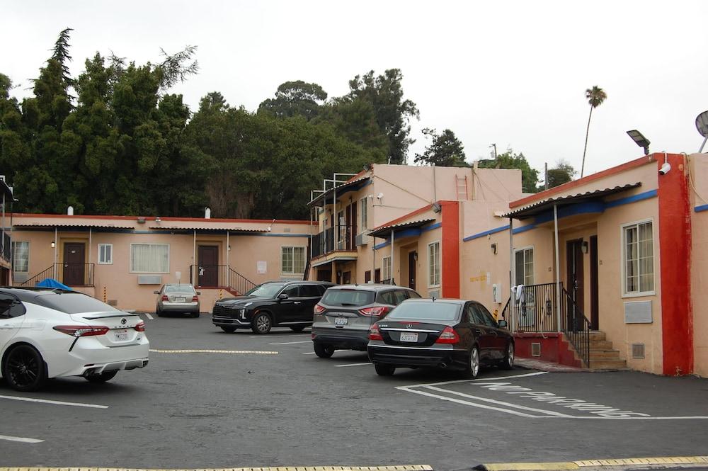 Parklane Motel photo 2