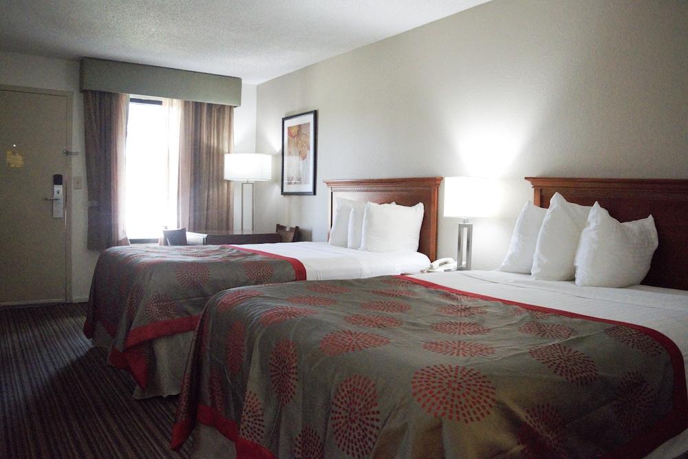 Ramada by Wyndham Savannah Gateway photo 12