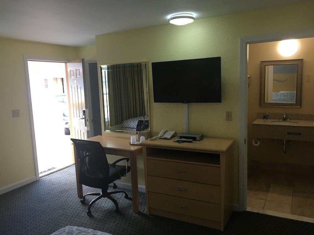 Chisholms Motor Inn photo 24