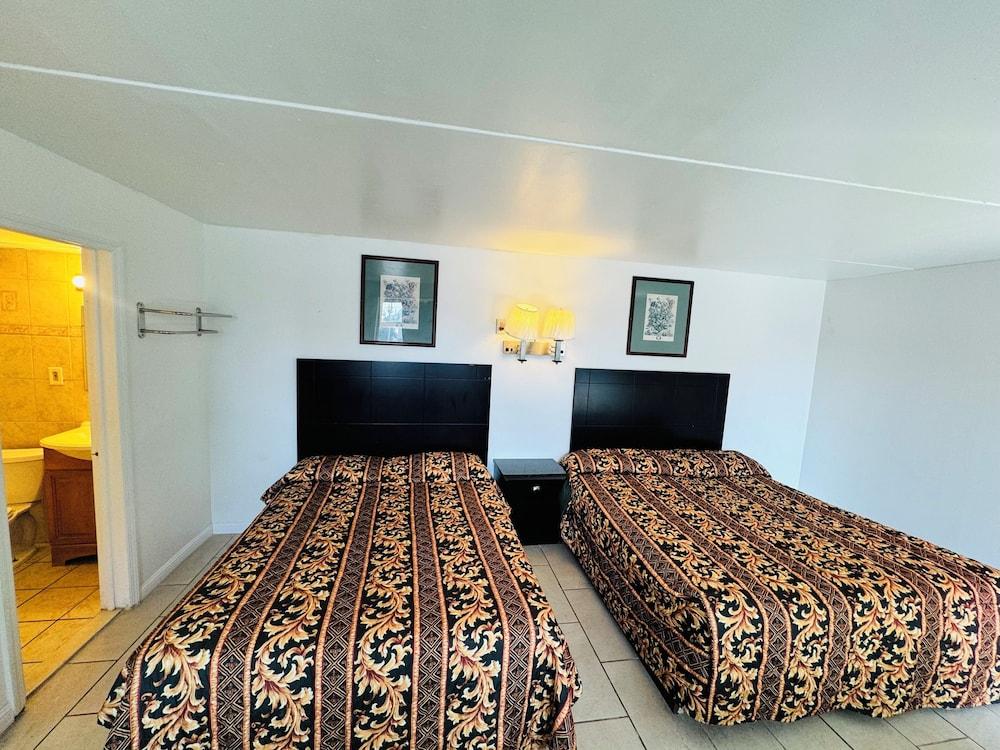 Skyview Manor Motel photo 67