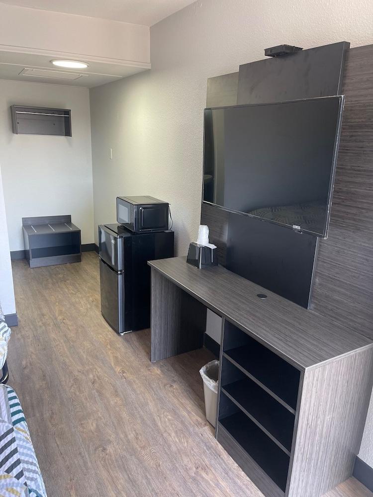 Motel 6 Wichita, KS photo 11