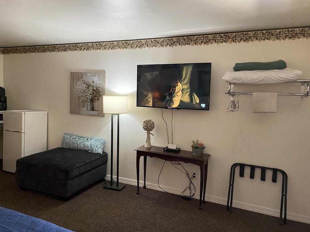 Rustic Inn Motel photo 92