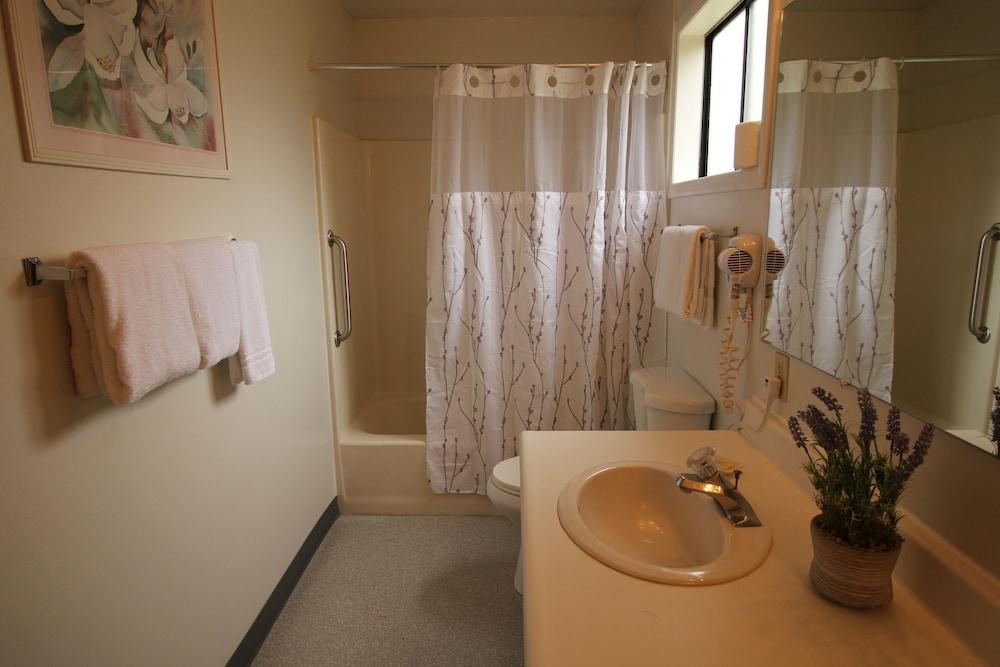 Mariner's Cove Inn photo 59