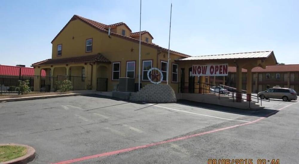 Taylor village inn and suites photo 28