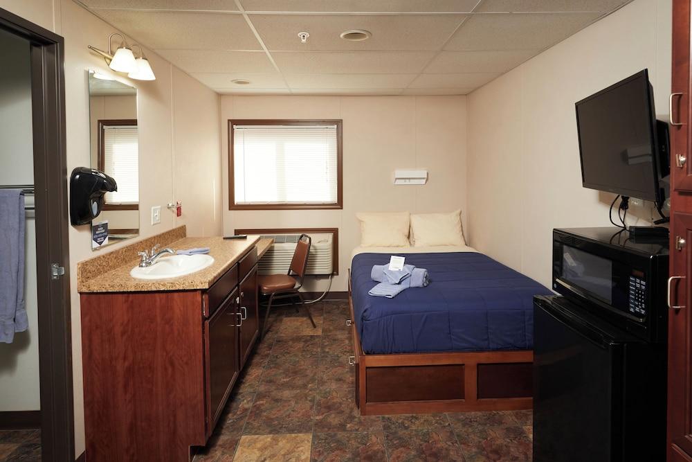 Target Hospitality-Odessa West Lodge photo 13
