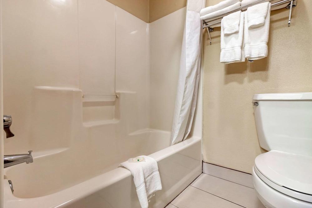 Quality Inn Hays I-70 photo 13