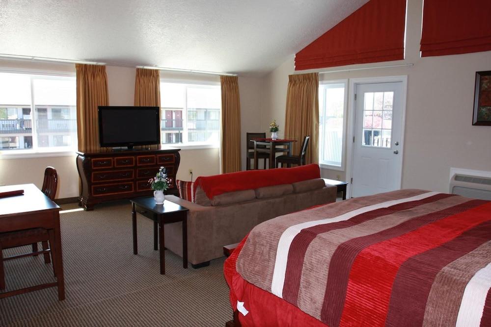 Western Royal Inn photo 25