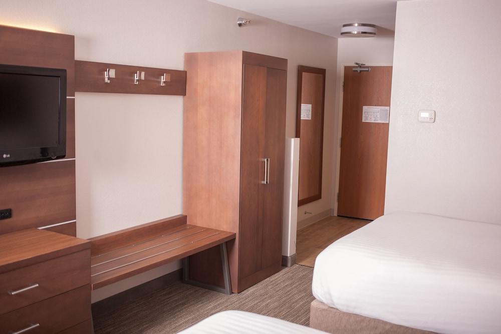 Holiday Inn Express Hotel & Suites by IHG photo 5