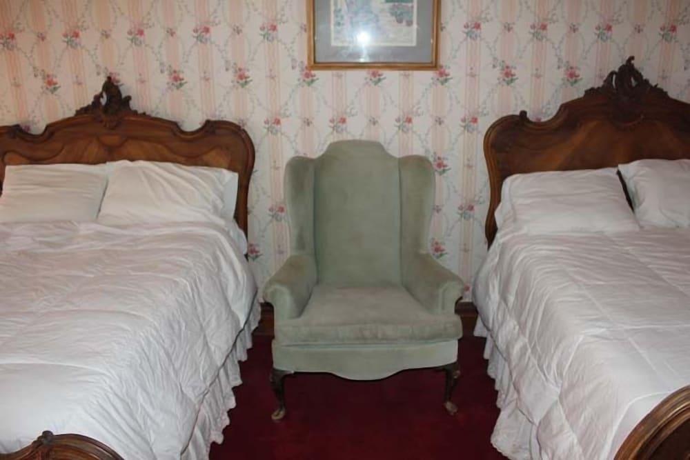 Irwin Street Inn photo 25