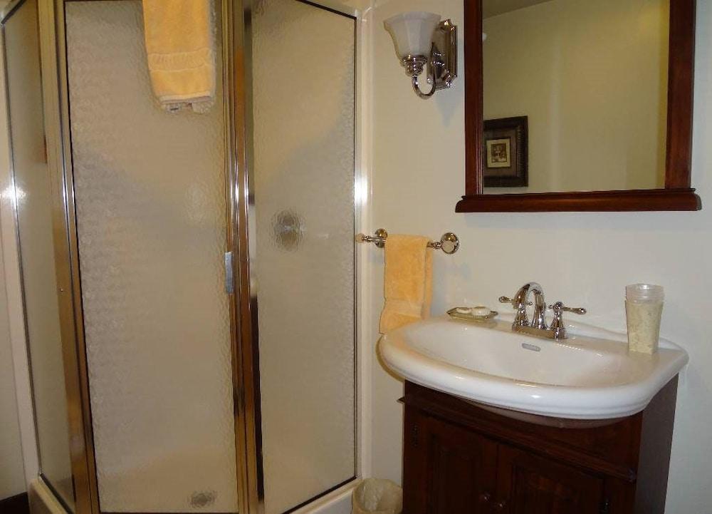 Hinckley's Dreamwood Cottages photo 27