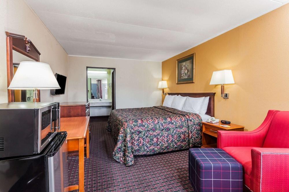 Days Inn by Wyndham Seymour photo 14