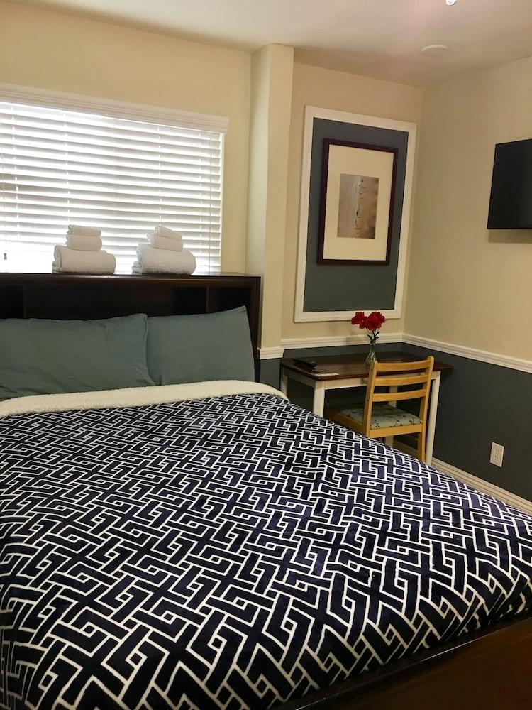 Traveler's Bed & Breakfast Hostel photo 28