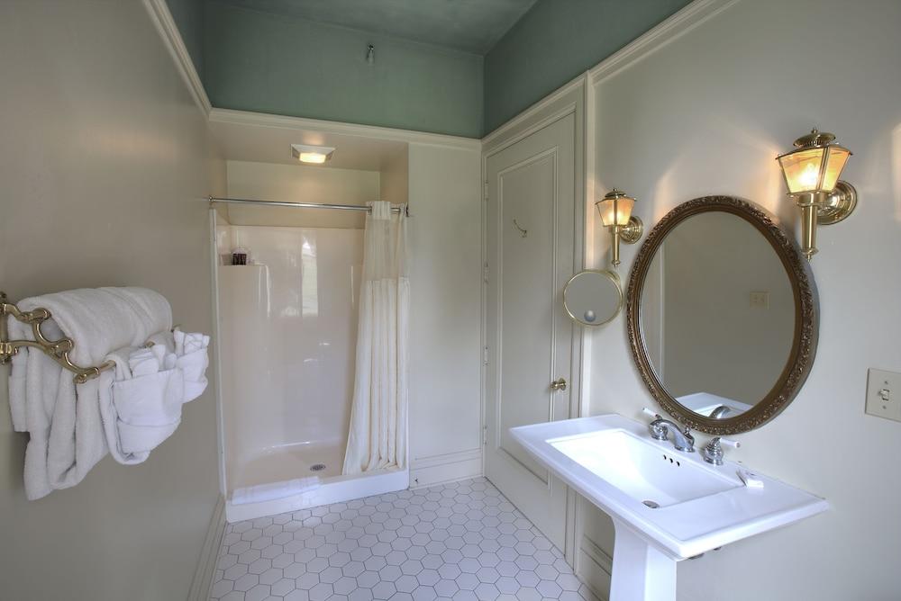 White Springs Manor a Belhurst Property photo 100