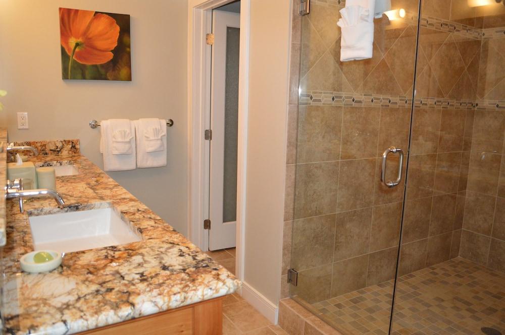 Whale Cove Inn photo 19