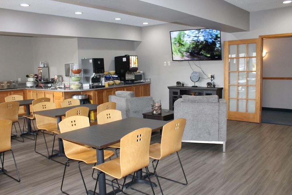 Reston Inn & Suites photo 55