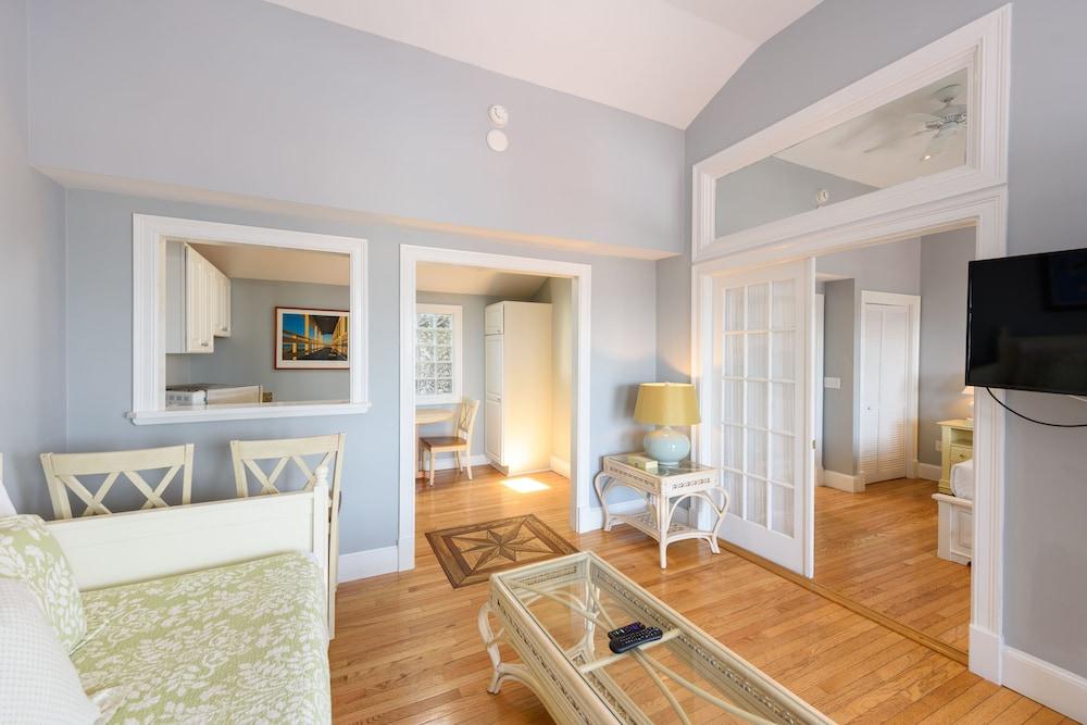 MV Surfside Hotel photo 5