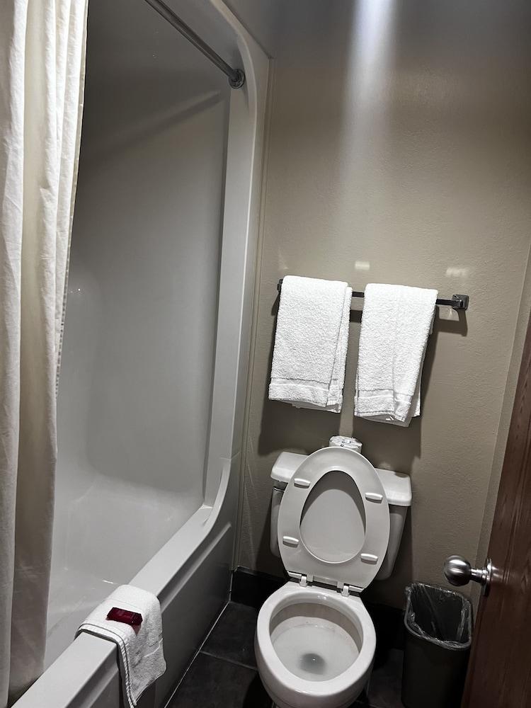 Apple Tree Inn and Suites photo 17
