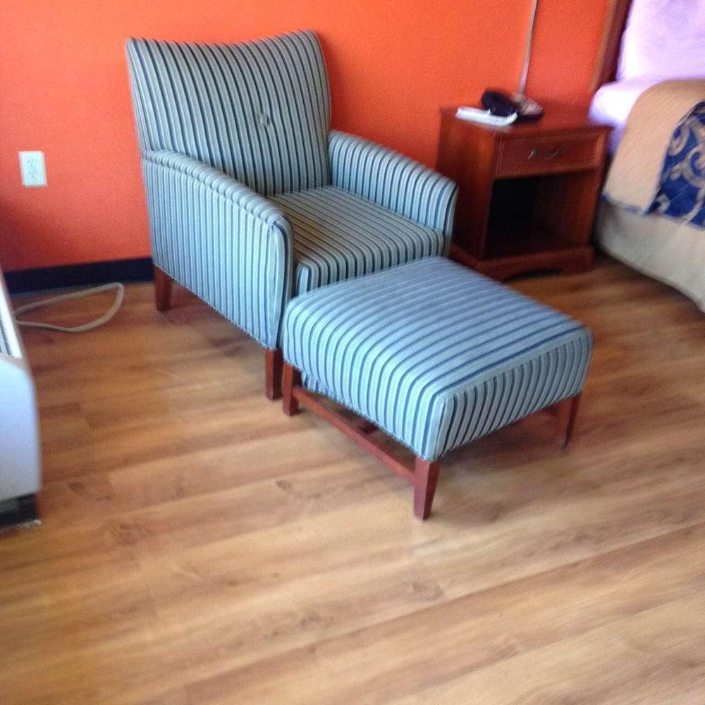 Americas Best Value Inn Forest photo 8