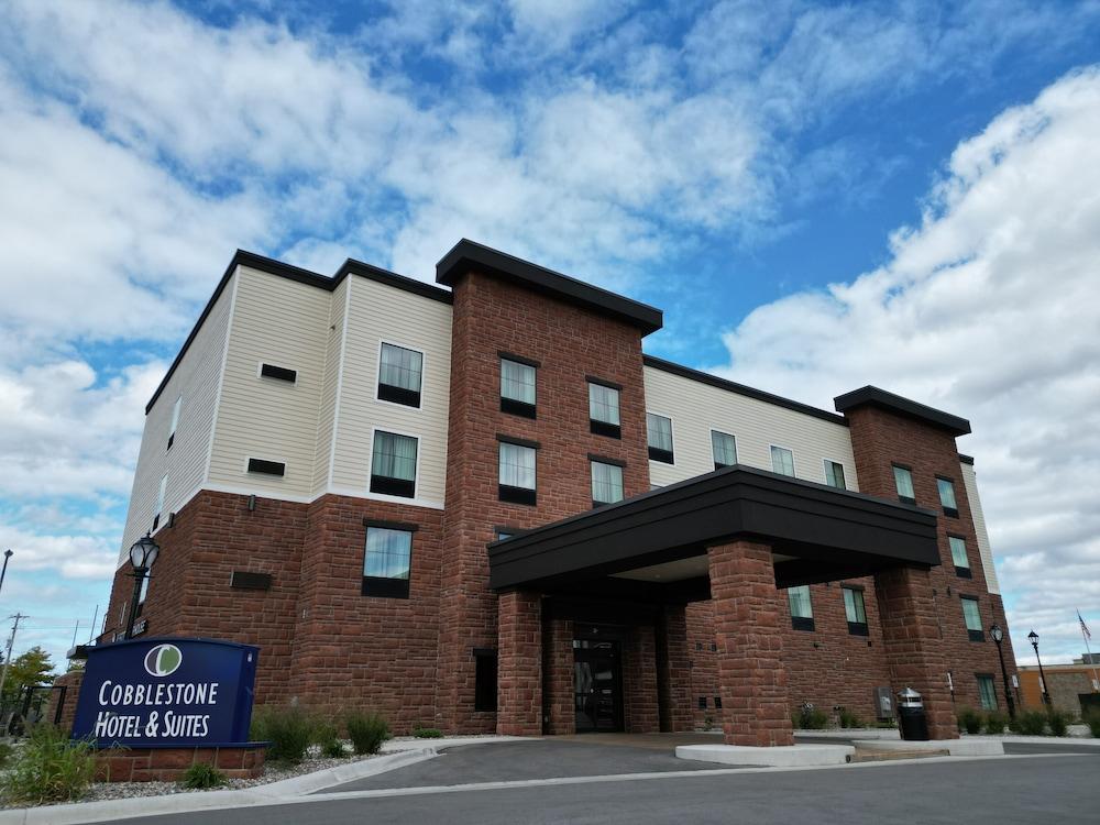 Cobblestone Hotel & Suites - Waukesha photo 10
