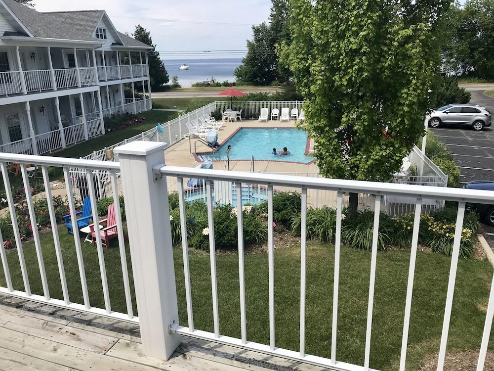 Bay Breeze Resort photo 99