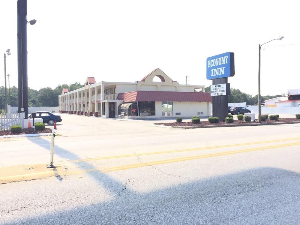 Economy Inn photo 17