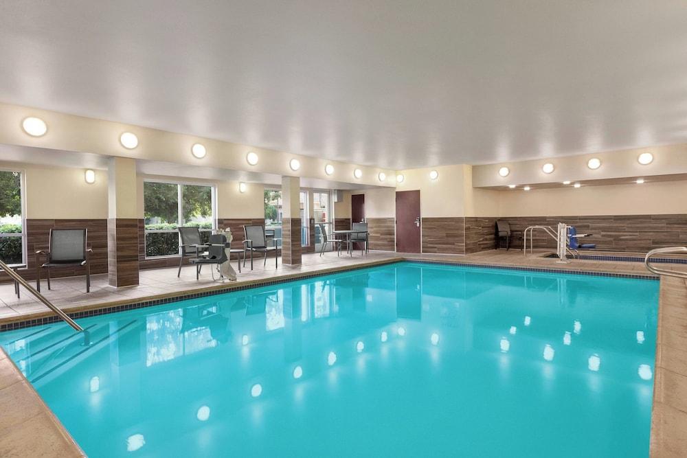 Fairfield Inn by Marriott Visalia Sequoia photo 1