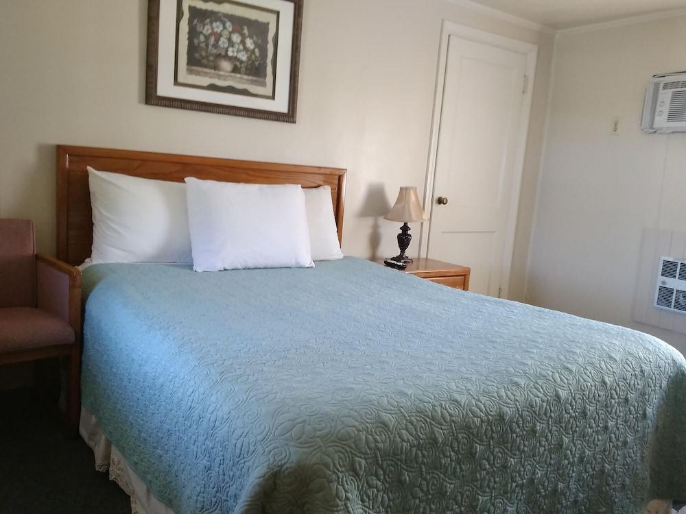 Clarketon Motel photo 37