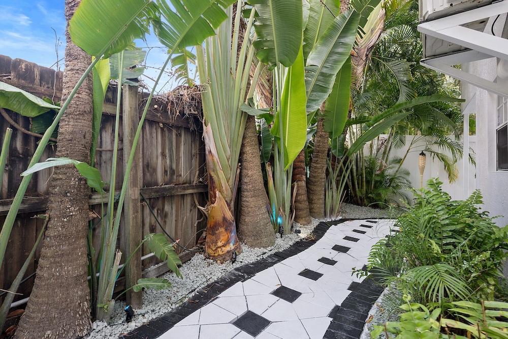 Las Olas Guest House photo 31