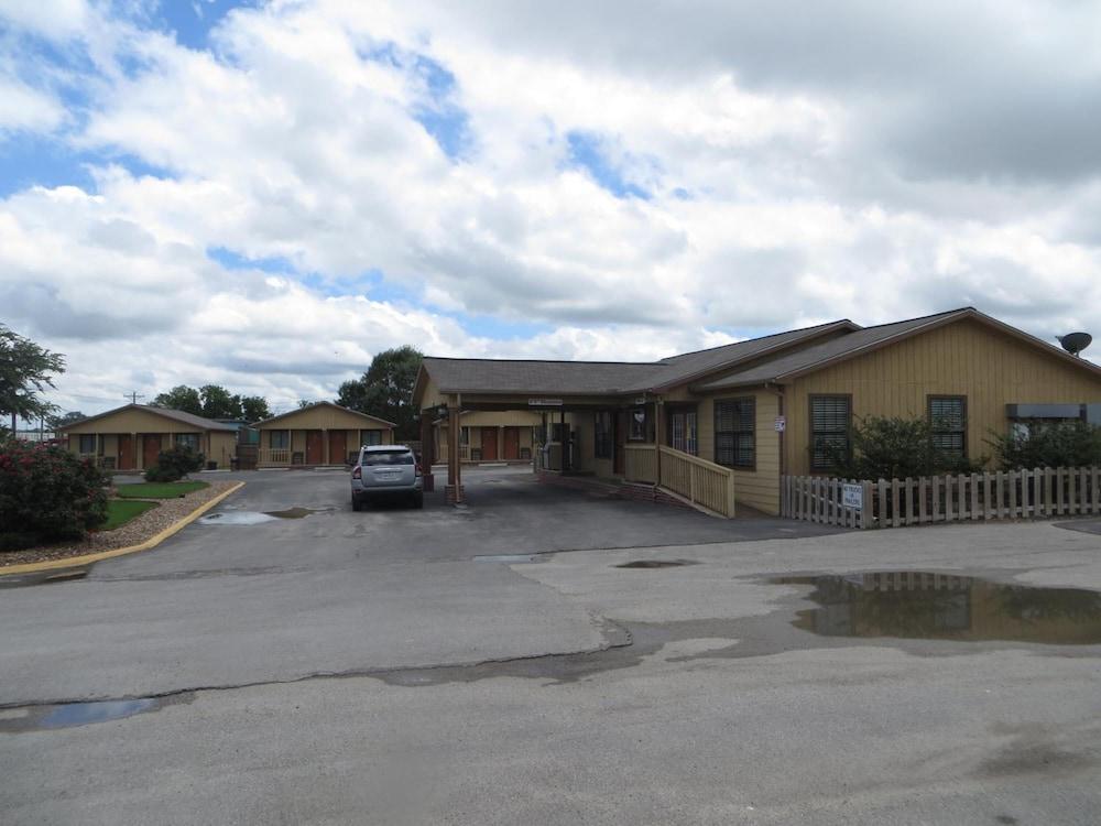Kenedy Country Inn photo 7