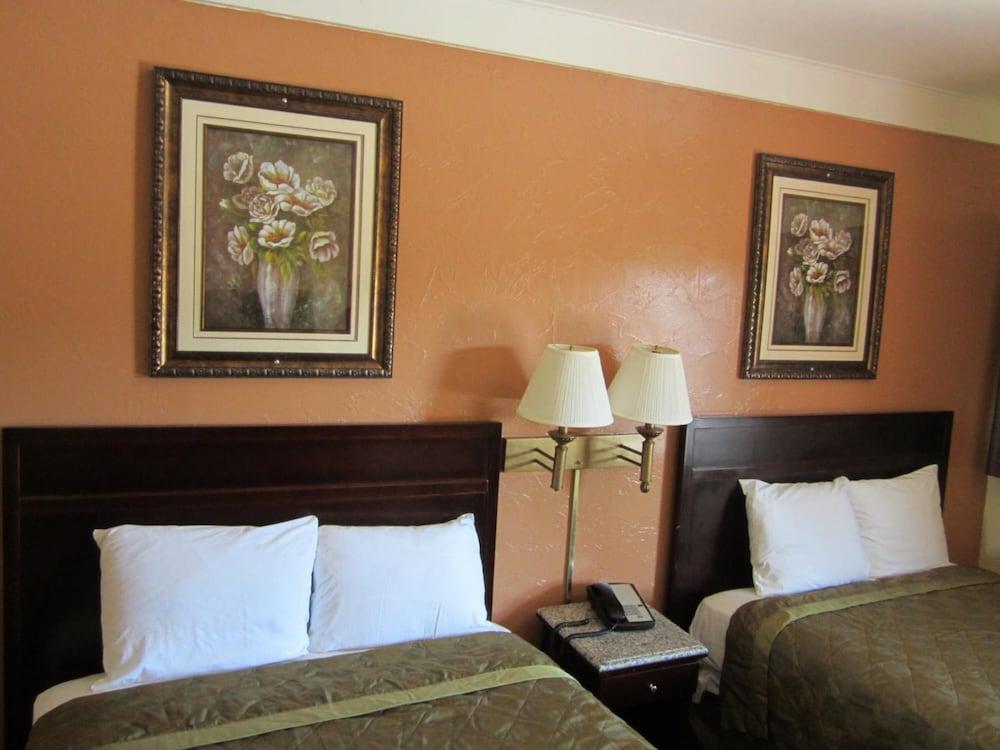 Civic Center Lodge photo 14