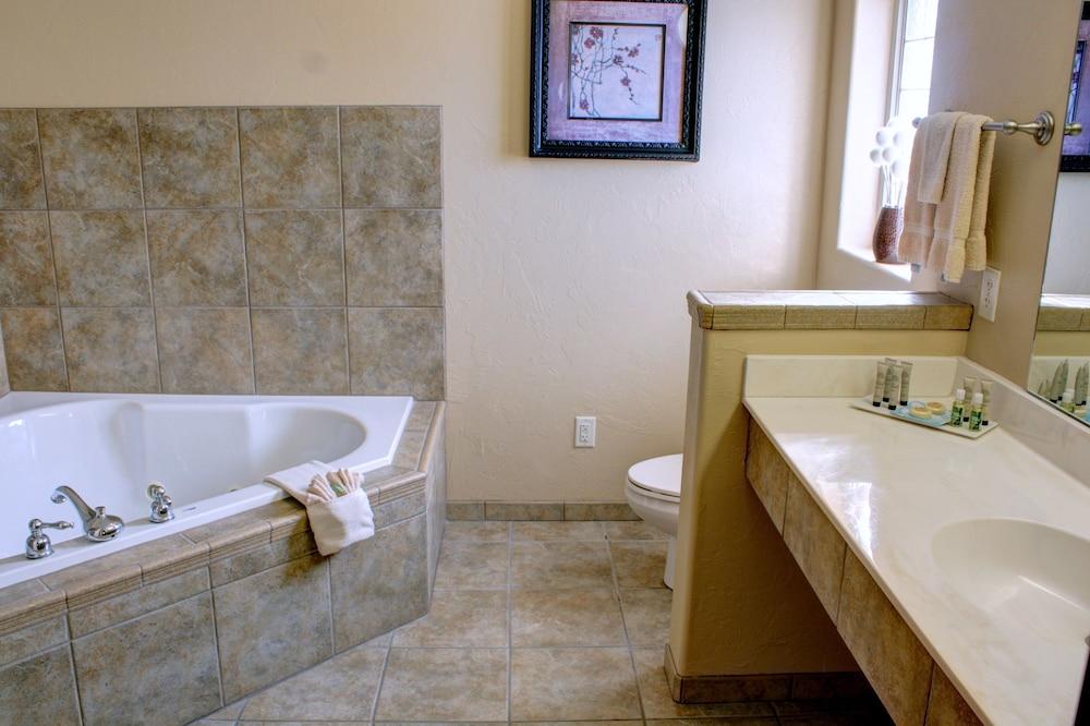 Blue Mountain Inn And Suites photo 20