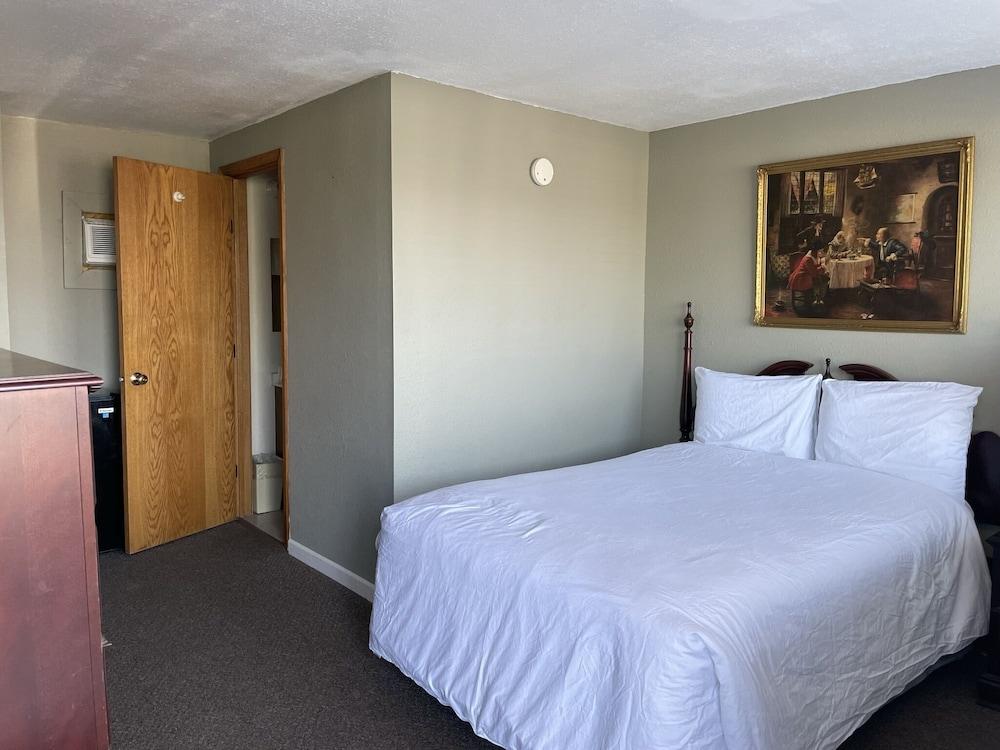 Sunset Motel photo 35