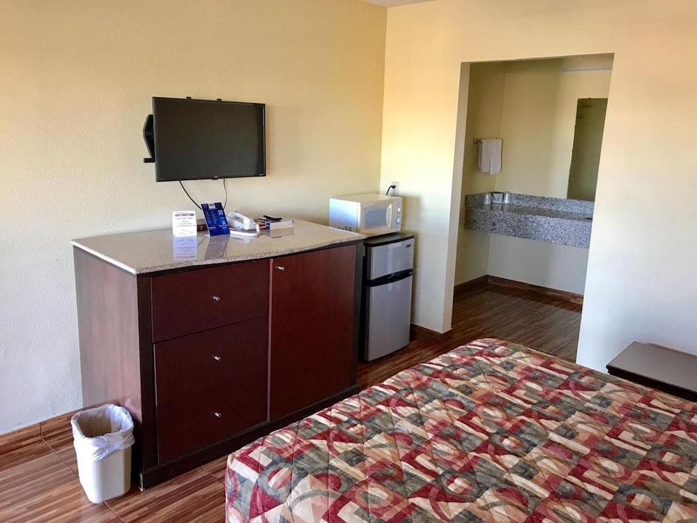 Scottish Inns & Suites photo 11